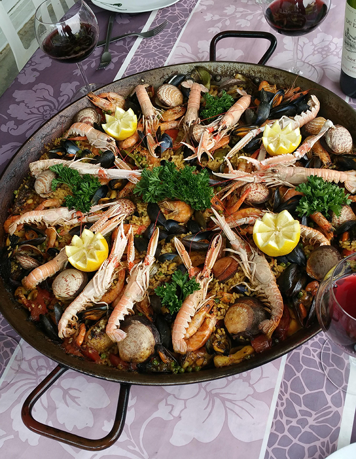 Cyrille comte vous livre vos plats conviviaux sur toute la dorodogne